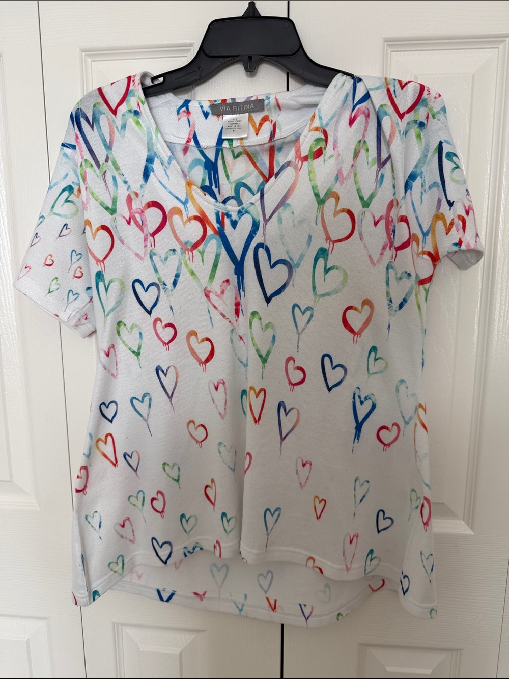 Via Ritina White V-Neck Tee with Multicolor Heart Print